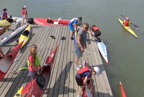 Sústredenie na Váhu aj s malými kajakármi.