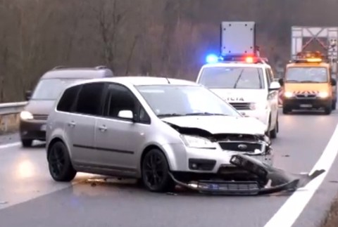 Vodiči, dajte si pozor! Vyhlásili výstrahu 1. a 2. stupňa pred poľadovicou
