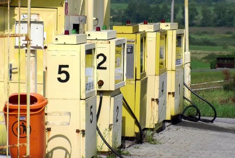 Na benzínke chcel platiť falošnými bankovkami z Číny. Zamestnankyňa mu na to neskočila