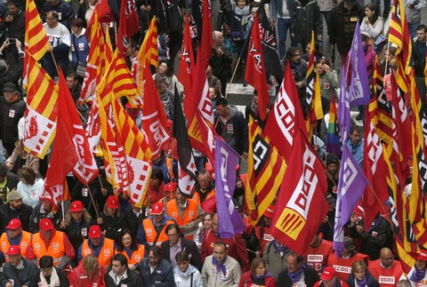 Španieli v uliciach na 1. mája 