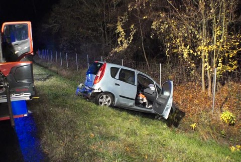 Žena vypadla na R1 z auta. Šoférka dostala šmyk2957