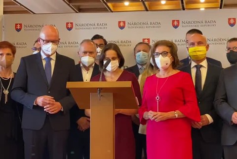 [multi] Kolíková vstupuje do SaS. 2751