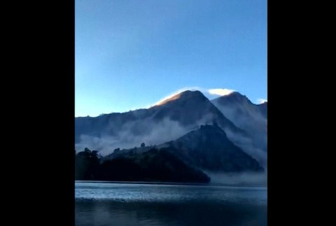 zemetrasenie na najvyššej hore sveta