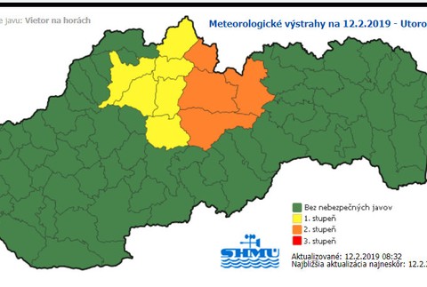 SHMÚ vydal výstrahu pred silným vetrom. Na pozore sa musia mať aj turisti v horách