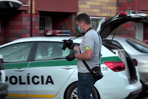 [multi] U policajta nasli drogy. 2428