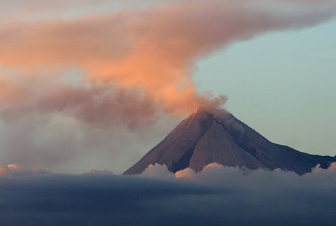 Sopka Merapi dymí