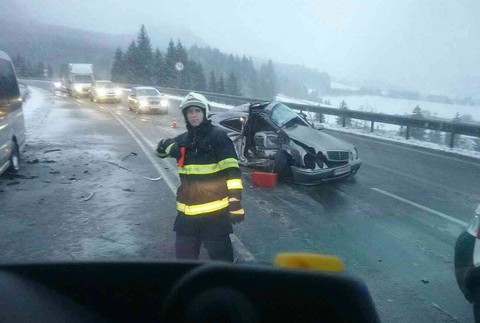 Nehoda mikrobus a auto, Jasenová