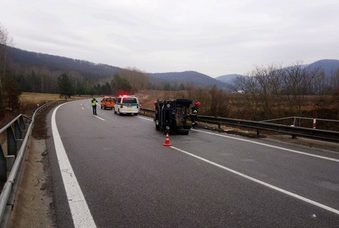 Havária vojenského terénneho auta si vyžiadala dvoch zranených vojakov