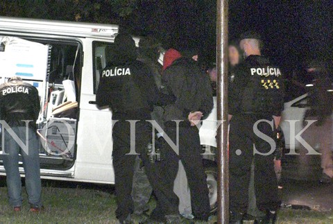 NAKA zasahuje v okolí Banskej Bystrice. Zaistili veľké množstvo drog