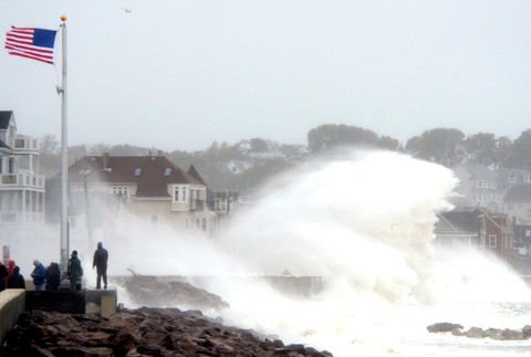 hurikán Sandy vlna pobrežie ľudia
