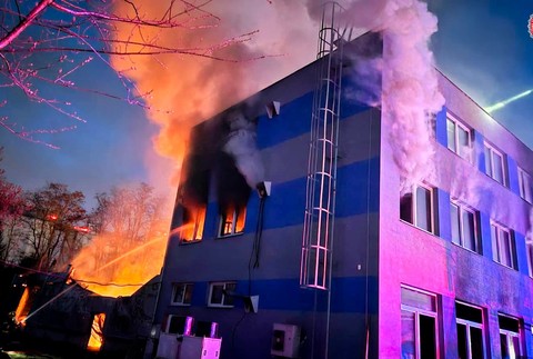 Požiar výrobného centra izraelských zbraní v Pardubiciach  2