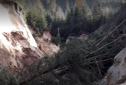 Starosta obce pri Liptovskom Mikuláši zvolal krízový štáb. Z odkalísk bane unikajú nebezpečné kaly