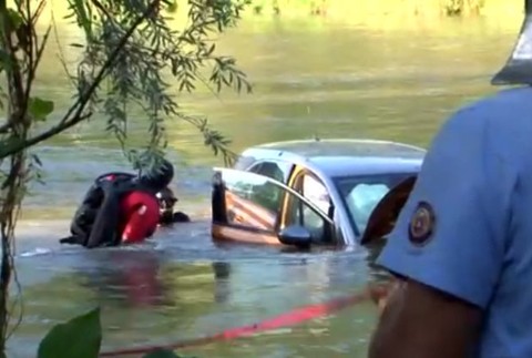 Auto po náraze skončilo vo Váhu. Vodičku unášal silný prúd, prežila len zázrakom