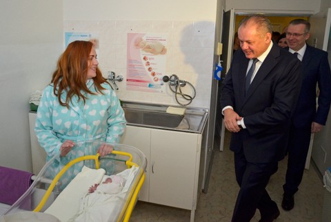 Vianočná prezidentská vizita. Do nemocnice na Štedrý deň zavítal Andrej Kiska 