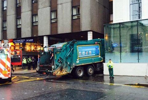 Glasgow -smetiarske auto zabilo šesť ľudí 2