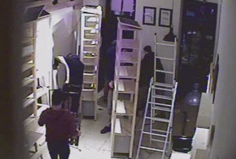 Vybielené priestory a dlh na nájomnom. Majiteľ má ťažké srdce aj na políciu