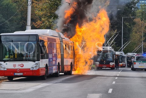 V Banskej Bystrici horel autobus.