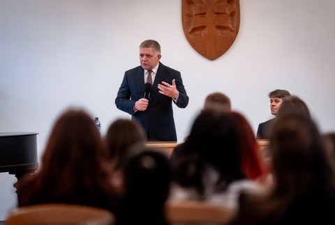 Diskusia Roberta Fica a študentov v Modre