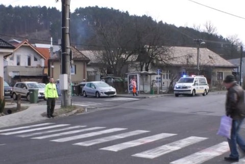 Zrazilo ju auto.