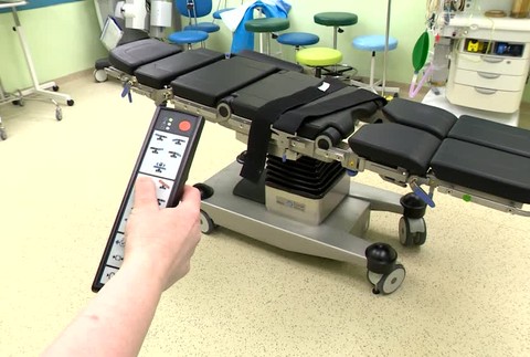 Situácia na neurochirurgii sa upokojila. Operačné stoly majú už tri