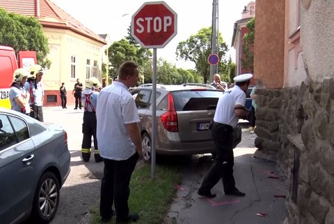 Nehoda pri prešovskej nemocnici. Jednou z áut skončilo v rodinnom dome