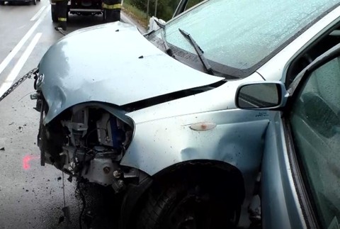 Žena(18) nezvládla prejazd poslednou zákrutou. Vymrštilo ju do priekopy