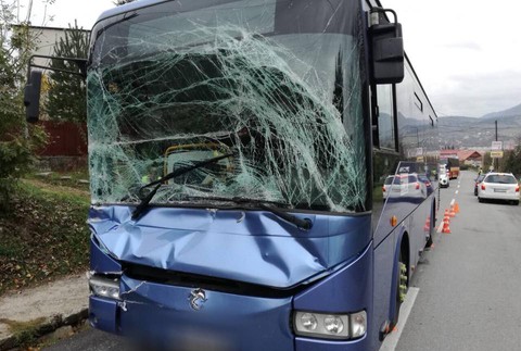 Nehoda autobusu na Kysuciach si vyžiadala dvoch zranených