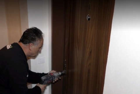 Zo zamknutého bytu unikal plyn. Na mieste zasahovali hasiči