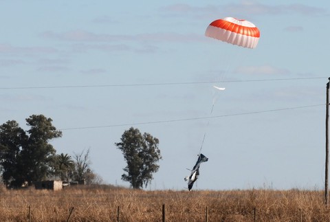 Pilot prežil horiace lietadlo4