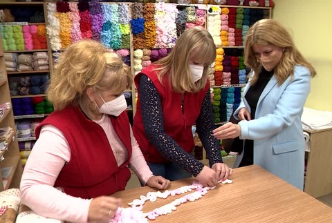 [multi] Prezidentka v galantérii 4714