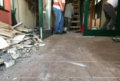 Deň po poškodení bankomatov v obchodnom center