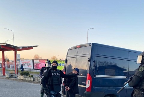 NAKA zasahovala v Levoči. Akcia má súvis s nedovoleným ozbrojovaním