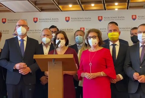 [multi] Kolíková vstupuje do SaS. 2752