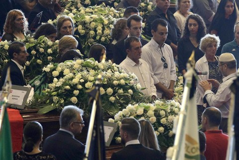 smútiaci príbuzní 