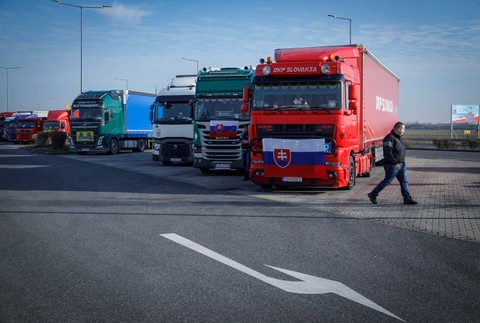Autodopravcovia začali protestnú akciu. Doprava bude zablokovaná vo viacerých bratislavských úsekoch