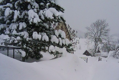 Toto je pár záberov z obce Skalité kde bol dnes vyhlásený mimoriadny stav.