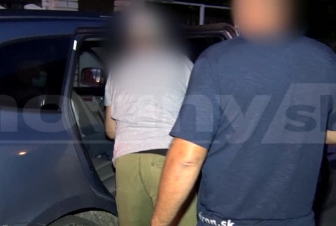 [multi] Krajmer v putách 12326