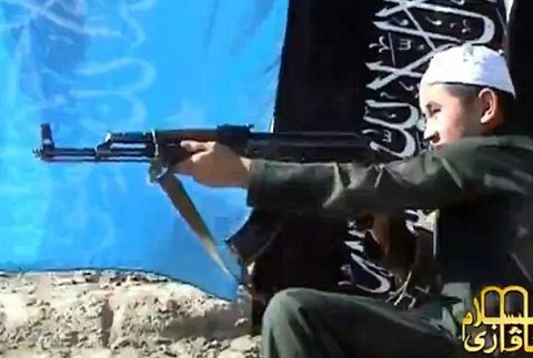 Deti Taliban Al-Kájda zabíjanie zbrane pištoľ streľba Pakistan