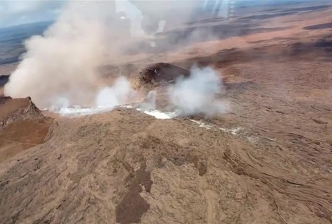 FOTO: Havajský Veľký ostrov zasiahli silné zemetrasenia. Epicentrá mali na svahu sopky11117