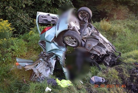 Po zrážke s kamiónom zomrela len 21-ročná vodička.