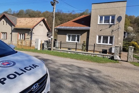 NAKA zasahuje aj u otca Kajetána Kičuru