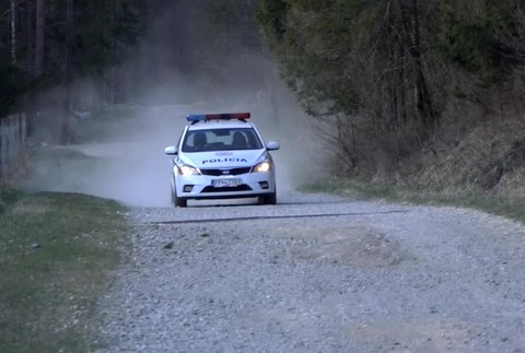 [multi] Dôchodcu našli v lese s niekoľkými strelnými ranami 2561