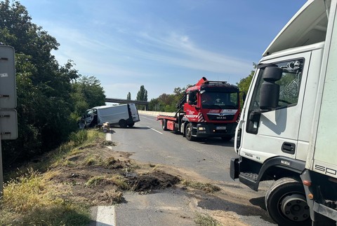 Nehoda kamiónu a dodávky