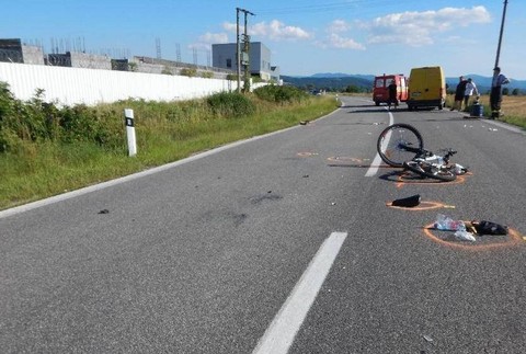 Nehoda auta s cyklistom 