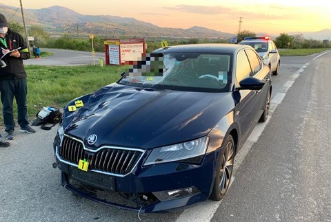 Tragická nehoda pri Strečne si vyžiadala život chodca