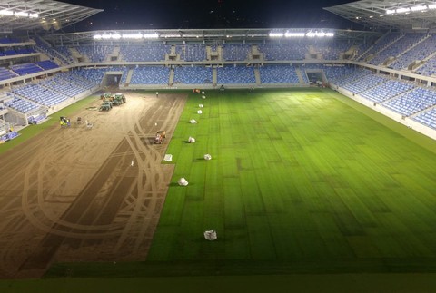 FOTO: Nový futbalový štadión sa konečne rozsvietil