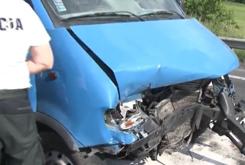 Havarovala dodávka s väzňami.