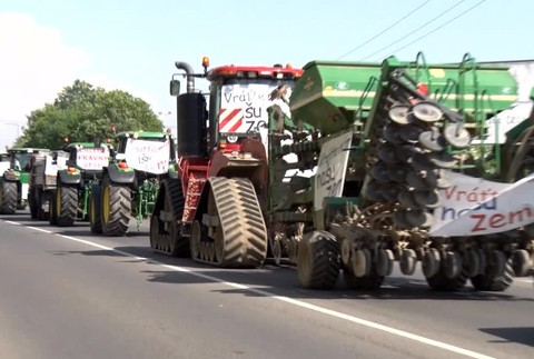 Protest farmárov východ10657