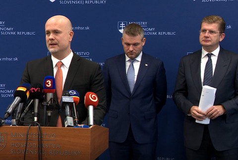 Energetici sa stretli s premiérom Pellegrinim a ministrom Žigom