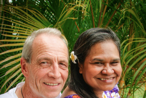 Simon Dorante-Day s manželkou Elviannou